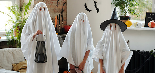 Spöke är ett bra alternativ när du ska göra egen Halloween-dräkt. 